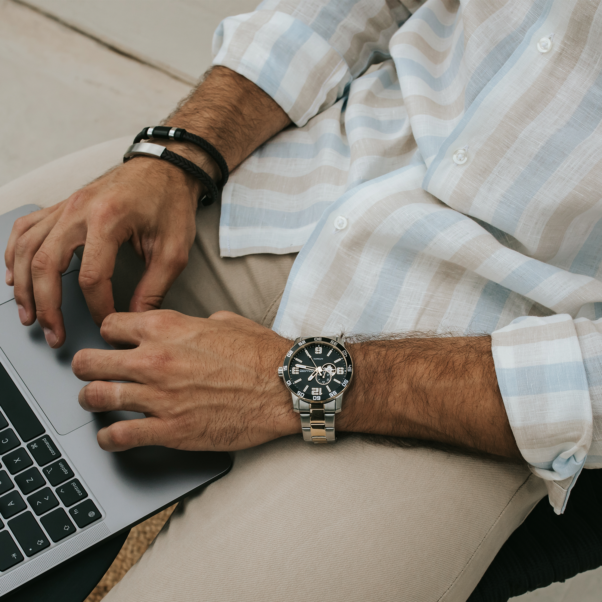 Reloj con movimiento automático de acero bicolor dorado 5 atm